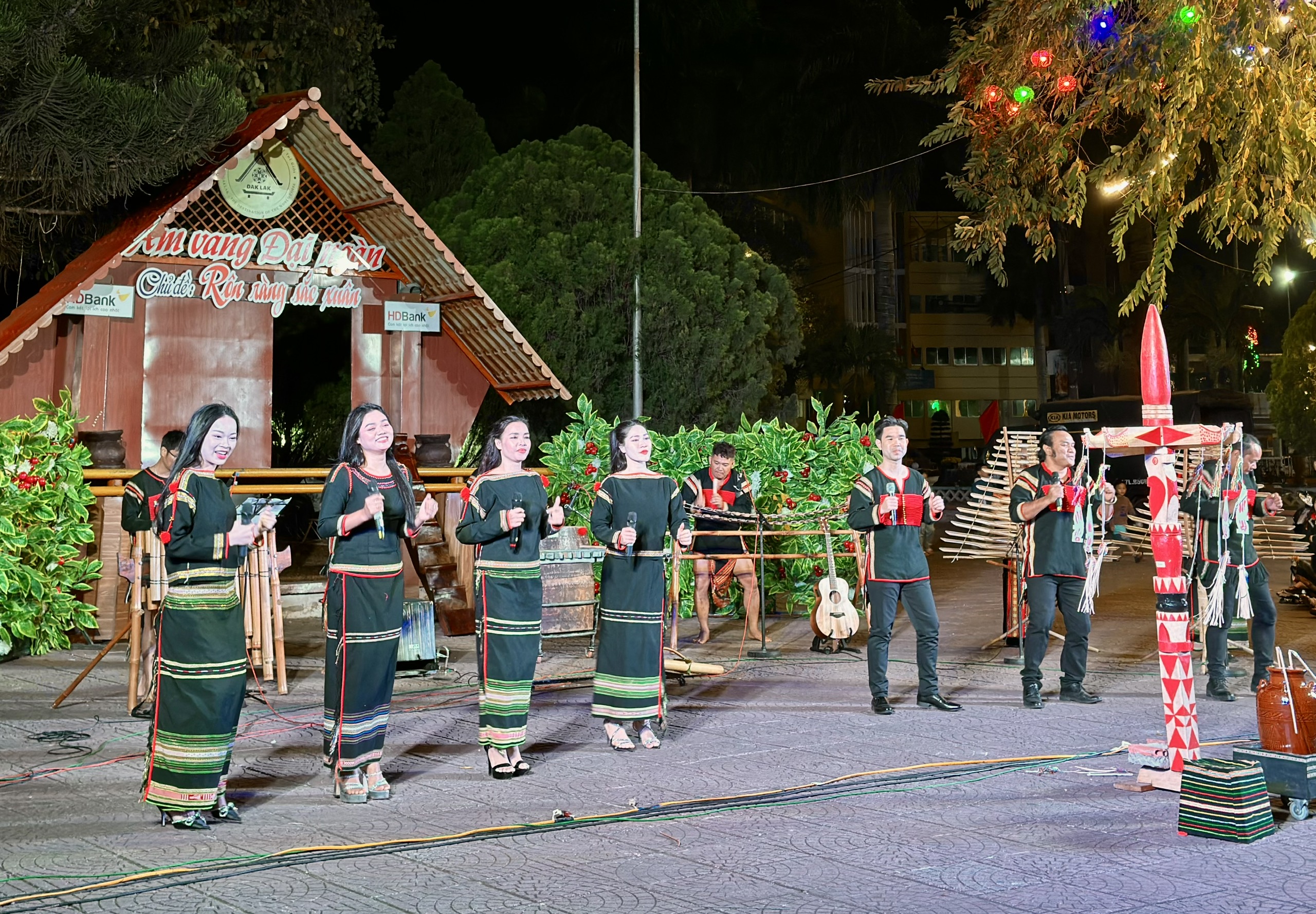 Chương trình biểu diễn Văn hóa Cồng chiêng phục vụ Nhân dân và du khách